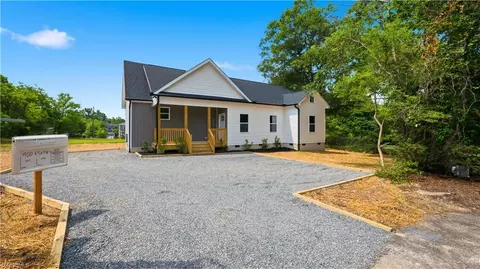 400 Crater St, Burlington, NC 27217