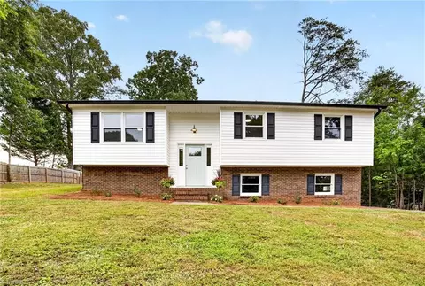 5701 Cannoy St, Winston Salem, NC 27105
