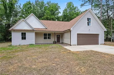 125 City Line Dr, Thomasville, NC 27360