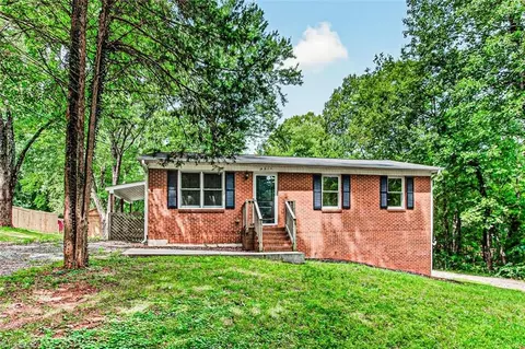 4918 Kaysboro Dr, Winston Salem, NC 27105