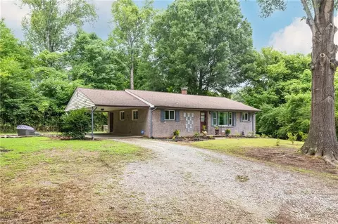 1532 Harrison St, Reidsville, NC 27320
