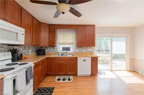Kitchen - 5343 Mapleton St, Clemmons, NC 27012 photo 3 of 3