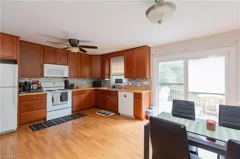 Kitchen - 5343 Mapleton St, Clemmons, NC 27012 photo 2 of 3