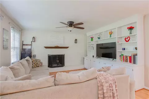 Living - 5343 Mapleton St, Clemmons, NC 27012 photo 2 of 3