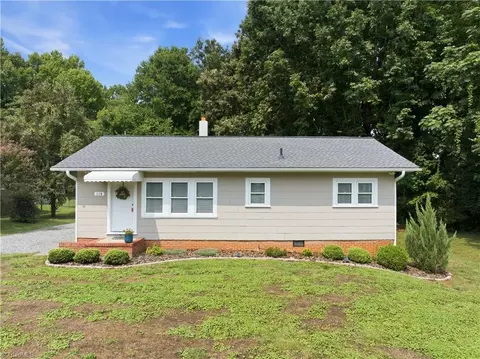 110 S New St, Liberty, NC 27298