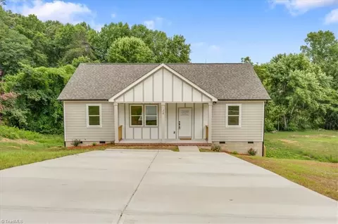 126 Aspen St, Yadkinville, NC 27055