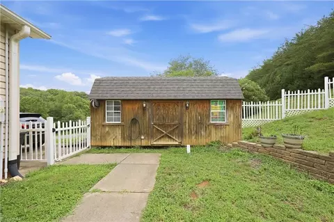 Exterior - 482 Moser Rd, King, NC 27021 photo 3 of 7