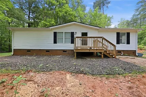 155 Coryland Dr, Walkertown, NC 27051