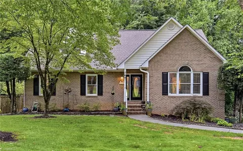5009 Meadow Hill Ct, Winston Salem, NC 27106