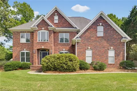 4 Willow Oak Ct, Greensboro, NC 27408
