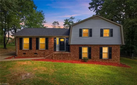 2404 Dulaire Rd, Greensboro, NC 27407