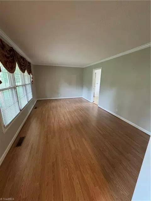 Living - 503 Hampton Dr, King, NC 27021 photo 2 of 3