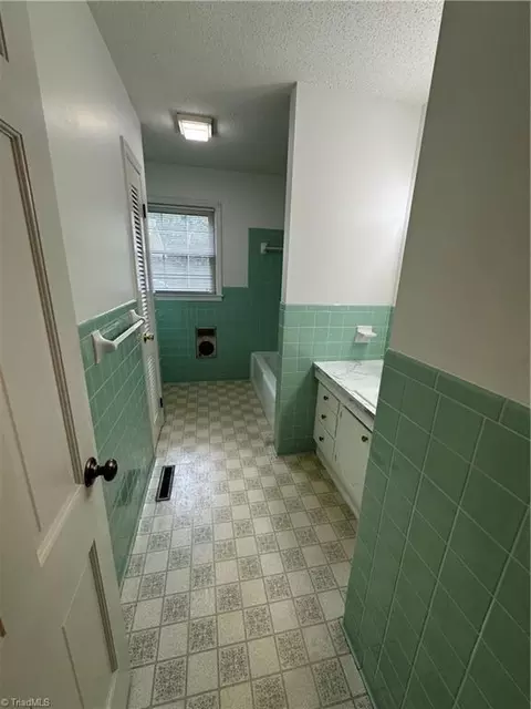 Bath - 503 Hampton Dr, King, NC 27021 photo 3 of 4