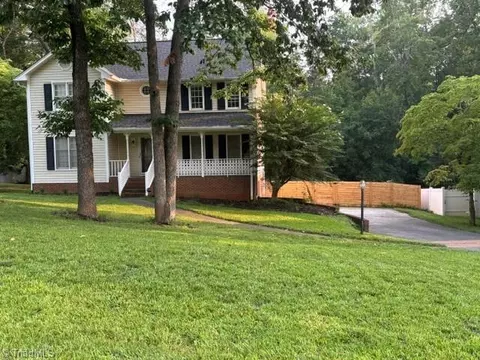 2089 Pembrooke Forest Dr, Winston Salem, NC 27106