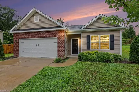 282 Sparrow Ln, Lexington, NC 27295