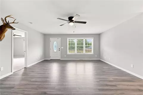 Living - 5568 Kimberly Ln, Trinity, NC 27370 photo 3 of 4