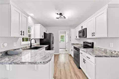Entry Way - 5568 Kimberly Ln, Trinity, NC 27370 photo 1 of 1