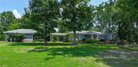 628 Ritters Lake Rd, Greensboro, NC 27406