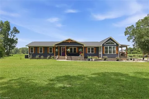 1865 Leroy Autry Rd, Autryville, NC 28318