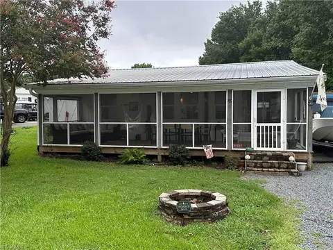 120 Cardinal Dr, New London, NC 28127