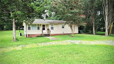 826 Graylyn Dr, High Point, NC 27263