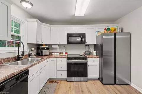 Kitchen - 3756 Hoover Hill Rd, Trinity, NC 27370 photo 1 of 3