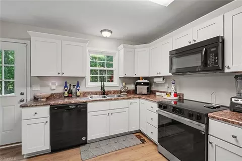 Kitchen - 3756 Hoover Hill Rd, Trinity, NC 27370 photo 2 of 3