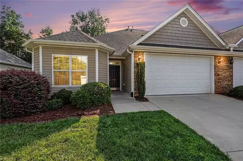 141 Chestnut Bend Dr, Greensboro, NC 27406