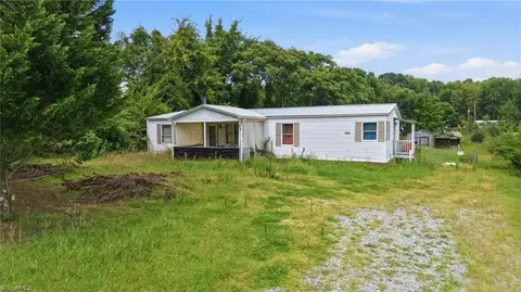 7166 Wright Rd, Thomasville, NC 27360 photo 3