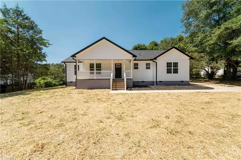 2934 Stratford Rd S, Winston Salem, NC 27103
