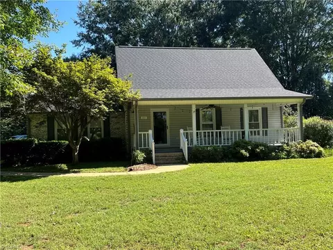 301 Shadowood Dr, Reidsville, NC 27320