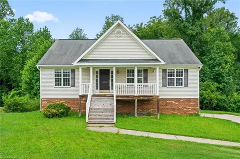 4381 Stone Forest Ct, Winston Salem, NC 27105
