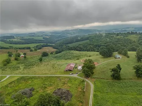 000 Bledsoe Rd, Sparta, NC 28675 photo 5