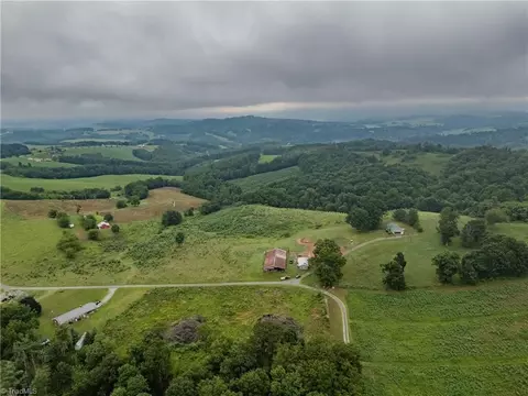 000 Bledsoe Rd, Sparta, NC 28675 photo 6