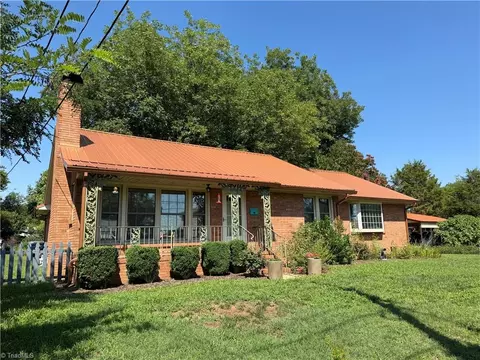 232 5th St, Lexington, NC 27292