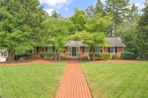 817 Clovelly Rd, Winston Salem, NC 27106