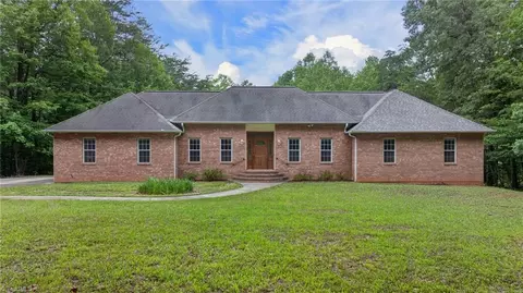6135 Narrow Way Ln, Winston Salem, NC 27105