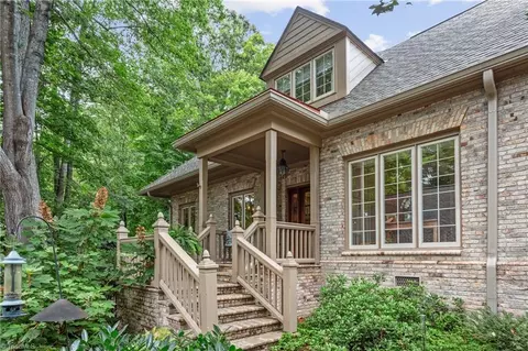 35 Sturbridge Ln, Greensboro, NC 27408