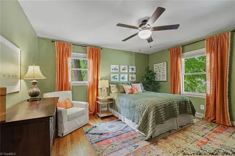 Bedroom - 950 Croyden St, High Point, NC 27262 photo 3 of 8