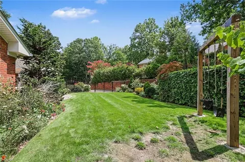 Exterior - 950 Croyden St, High Point, NC 27262 photo 8 of 11