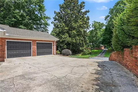 Exterior - 950 Croyden St, High Point, NC 27262 photo 10 of 11