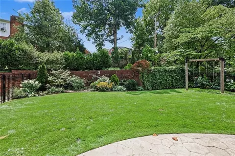 Exterior - 950 Croyden St, High Point, NC 27262 photo 7 of 11