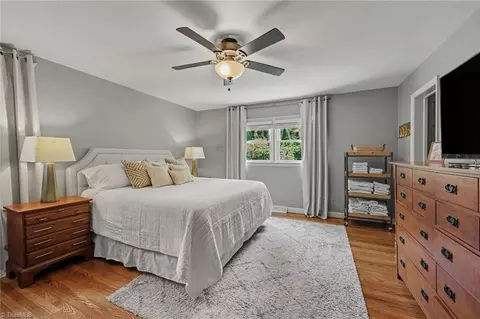 Bedroom - 950 Croyden St, High Point, NC 27262 photo 7 of 8
