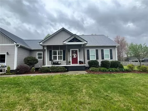 Exterior - 6861 Country Meadows Ln, Trinity, NC 27370 photo 5 of 17