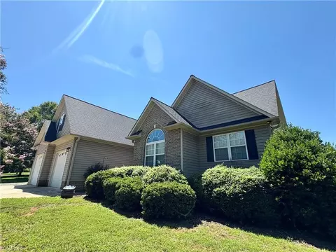 Exterior - 3146 Clear Ridge Dr, Trinity, NC 27370 photo 4 of 9