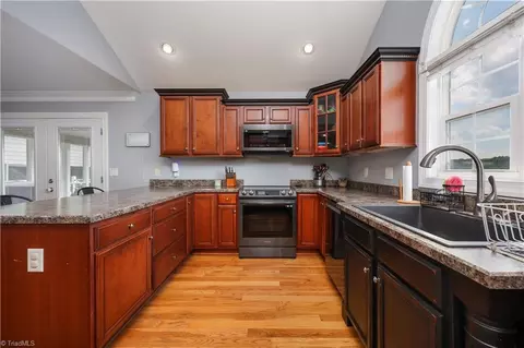 Kitchen - 3146 Clear Ridge Dr, Trinity, NC 27370 photo 4 of 5