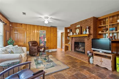 Living - 342 Culler Rd, Pinnacle, NC 27043 photo 2 of 4