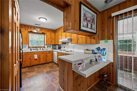 Kitchen - 342 Culler Rd, Pinnacle, NC 27043 photo 5 of 5