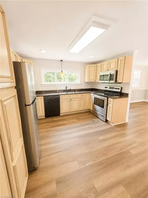 155 Trinity Dr, King, NC 27021 photo 4