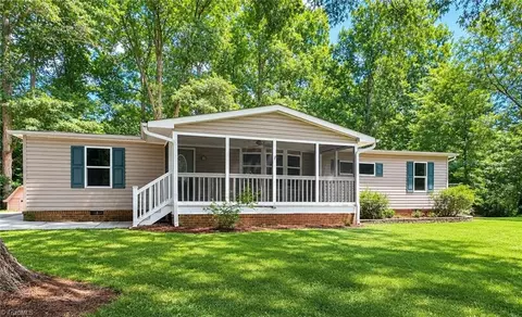 155 Trinity Dr, King, NC 27021 photo 2